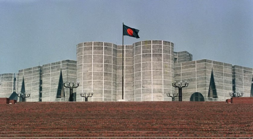 ৩ দিনের মধ্যে এমপিদের শপথ, পড়াবেন সিইসি